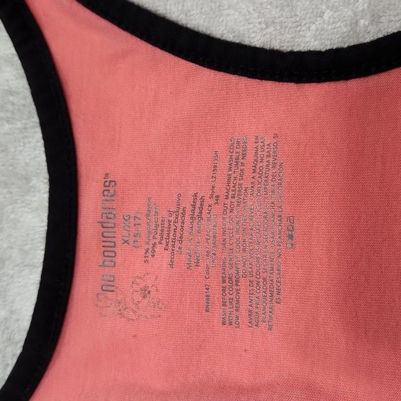 $5☃️No Boundaries Chillin' Razorback Tank XL - Picture 4 of 6